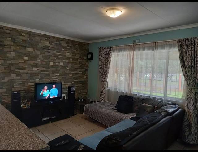 4 BEDROOM HOUSE FOR SALE IN VAN DYK PARK